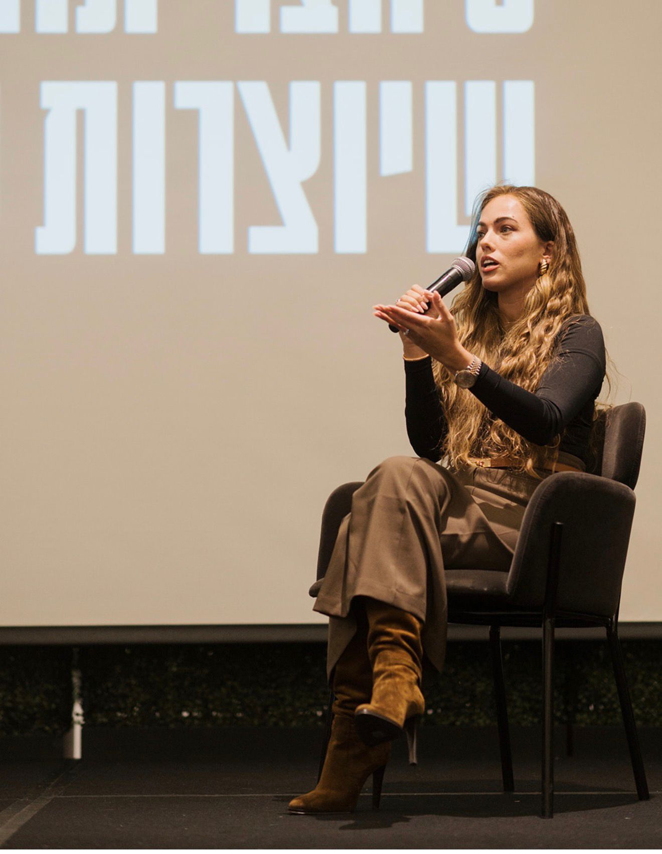 Chaya Rosenzweig speaking on stage